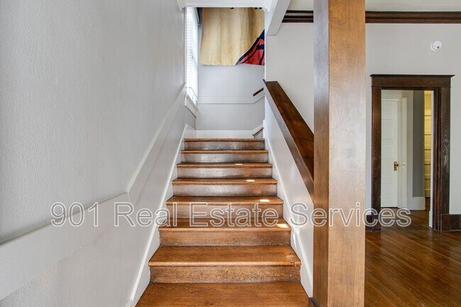 Building Photo - 225 N McNeil St