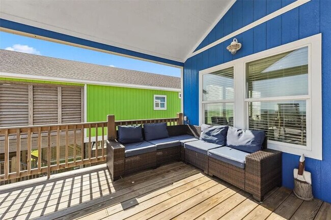 Building Photo - 1714 Texas 87-SI ID1252629P
