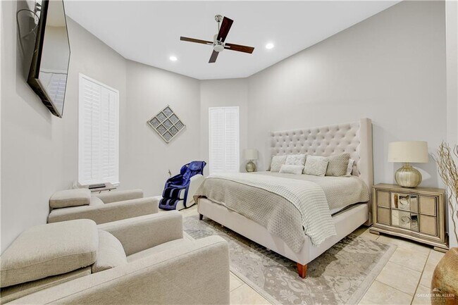 Building Photo - 24 3rd N Ln