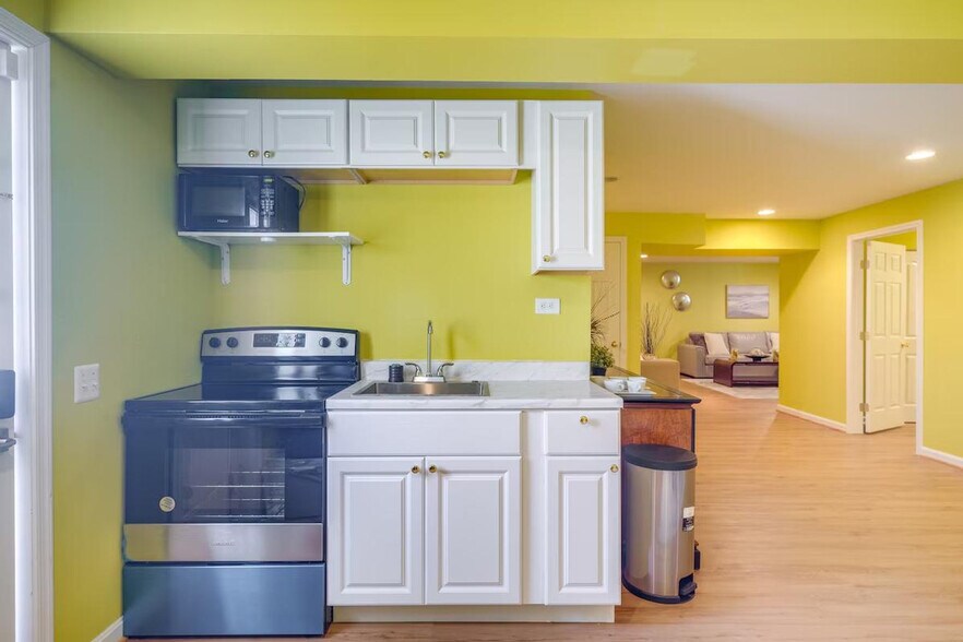 Building Photo - 8953 Birch Bay Cir