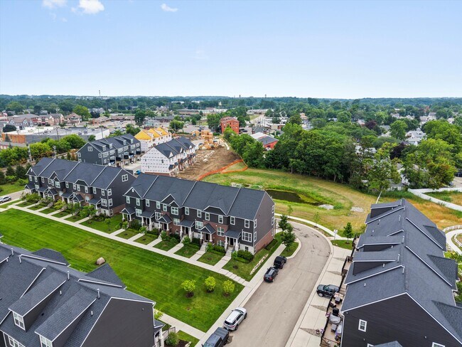 Building Photo - 202 N Sydney Ct