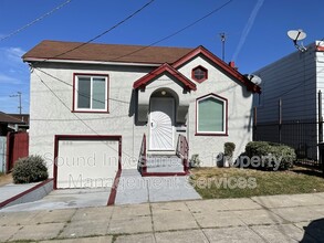 Building Photo - 2611 76th Ave