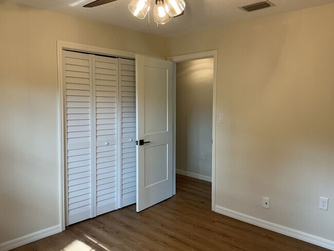 Building Photo - 3BR/2BA Home with Pool & Screened Patio in South Lakeland