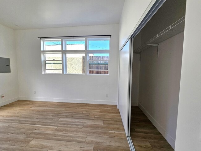 Building Photo - 2711 W 60th St