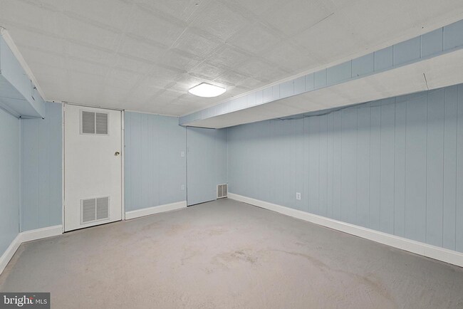 Building Photo - 3 Bedroom Beautiful Home
