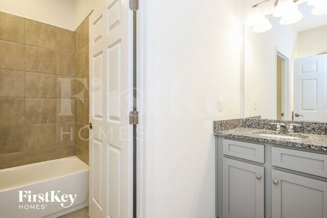 Building Photo - 1242 Ponca Rd