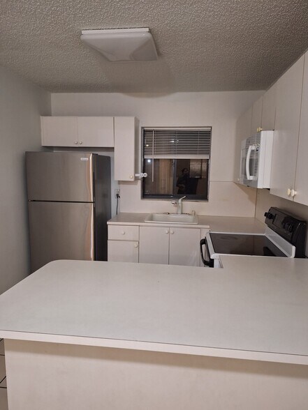 Building Photo - 2348 W 56th St