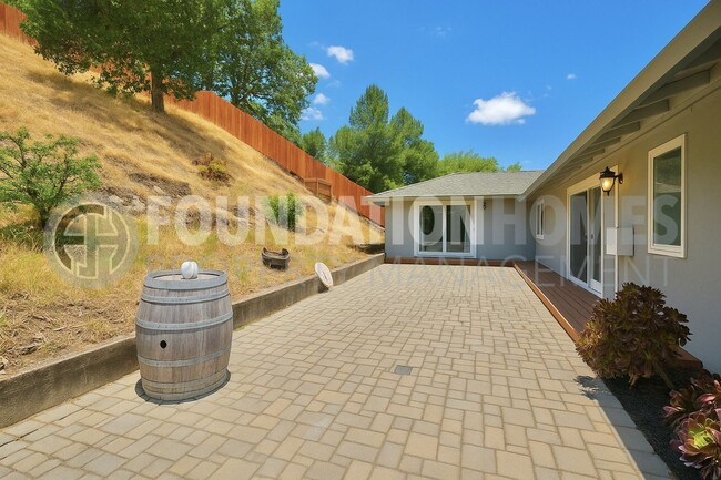 Building Photo - Stylish Single-Level Home by Loma Verde Pr...