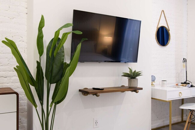 Building Photo - 240e E 75th St