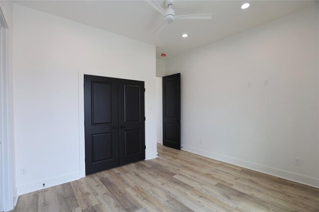 Building Photo - 609 E 38th St