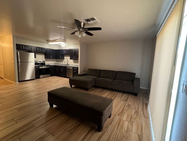 Building Photo - 3 BED 2.5 Bath $1450.