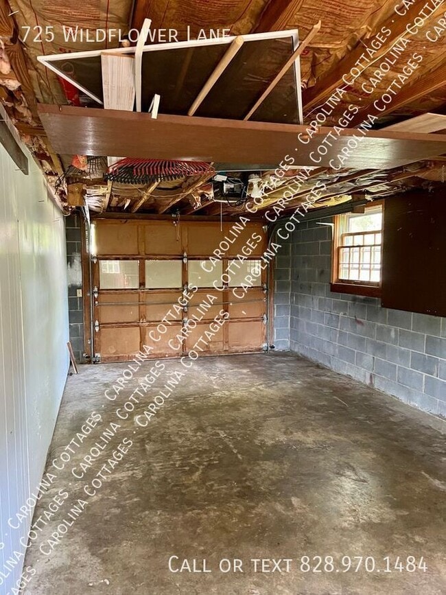 Building Photo - 725 Wildflower Ln