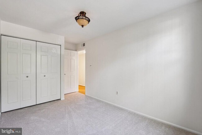 Building Photo - 7735 Inversham Dr