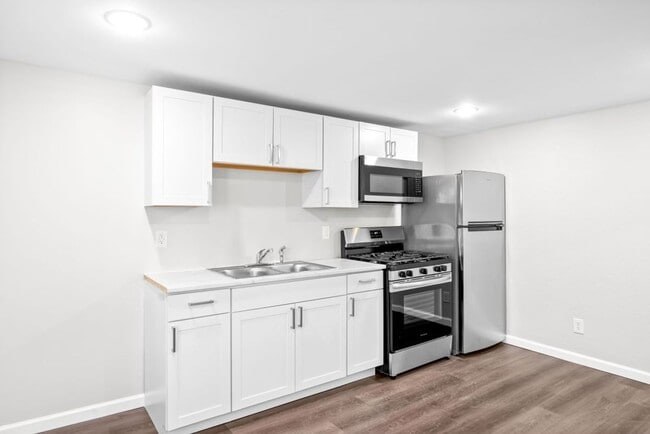 Building Photo - Utilities included