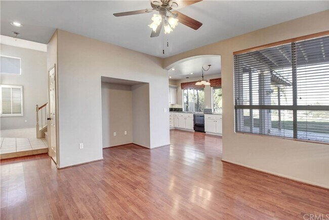 Building Photo - View Home 3 Bedrooms Plus