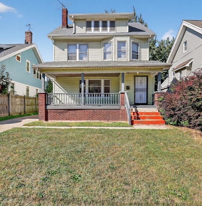 Building Photo - 15235 Lakeshore Blvd