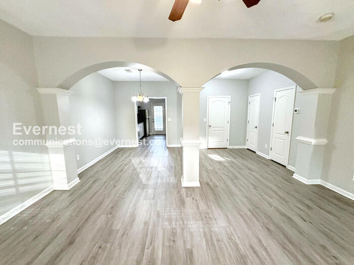 Building Photo - 8616 Thomas Ln