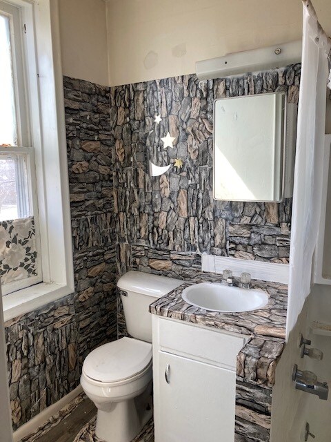 Building Photo - 375 N Walnut St