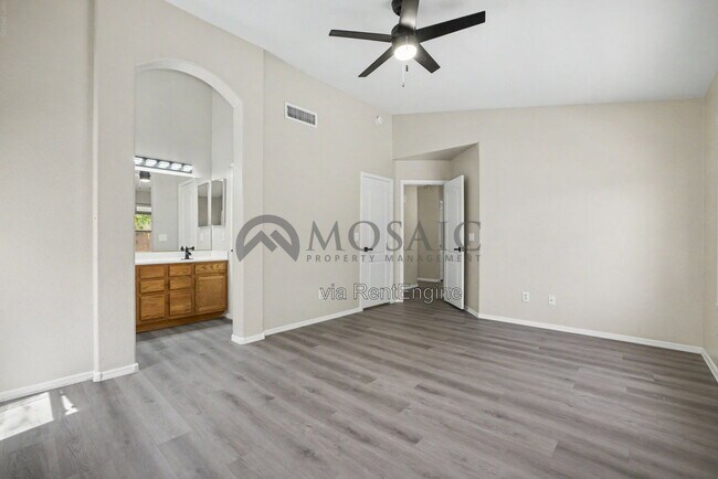 Building Photo - 2033 E Willow Wick Rd