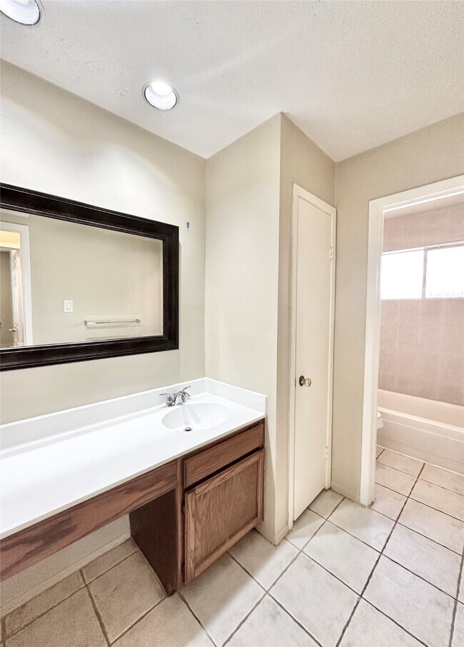 Building Photo - 21706 Nickerton Ln