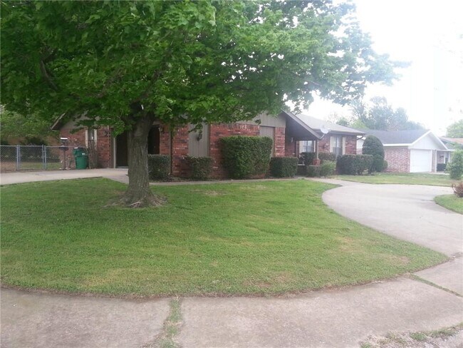 Building Photo - 4106 Watkins Ave