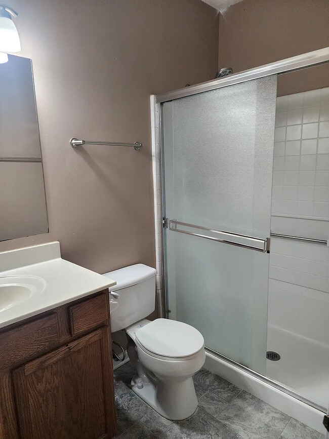 Building Photo - 149 N Waters Edge Dr