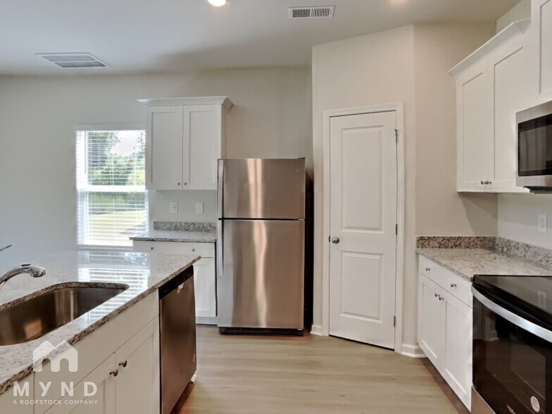 Building Photo - 173 Taverners Ln