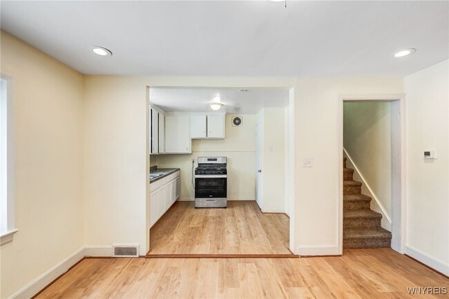 Building Photo - 321 Eggert Rd