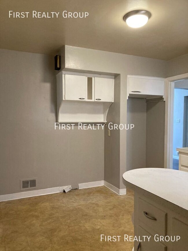 Building Photo - 3 Bedroom 1 Bath House for Rent, Move in R...