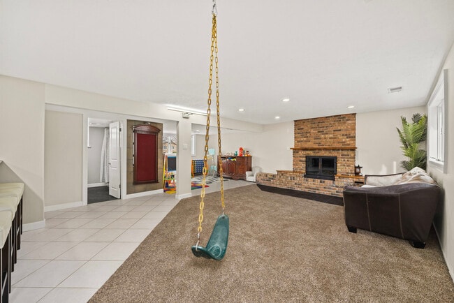 Building Photo - 641 Woods St