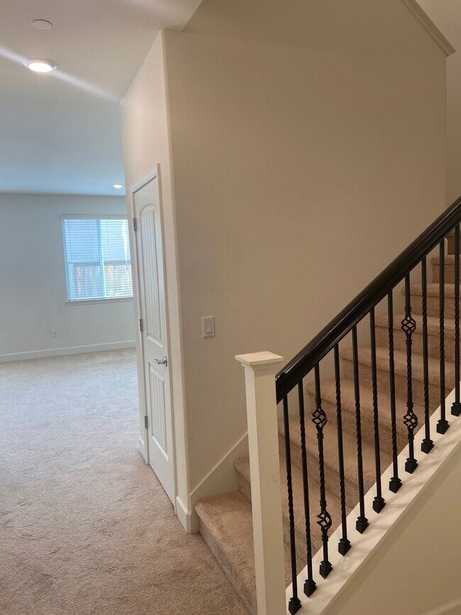 Building Photo - Folsom Ranch Community - 4 Bedroom, 2.5 Ba...