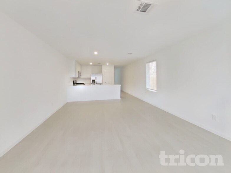 Building Photo - 3009 fantasy Terrace Dr