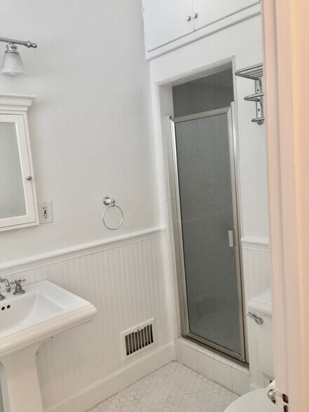 Building Photo - 112 N Edgemont St