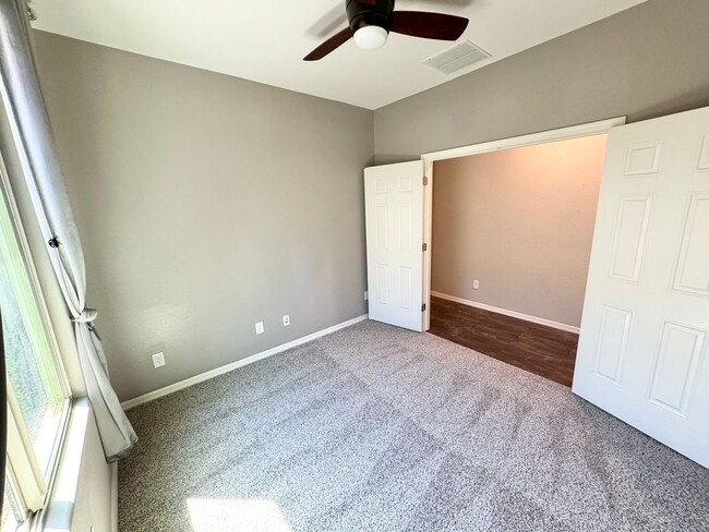 Building Photo - Beautiful 4 Bedroom Single Level Home Loca...
