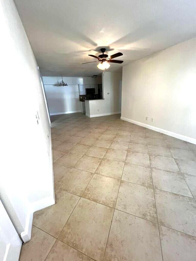 Building Photo - 10354 Fox Trail Rd S
