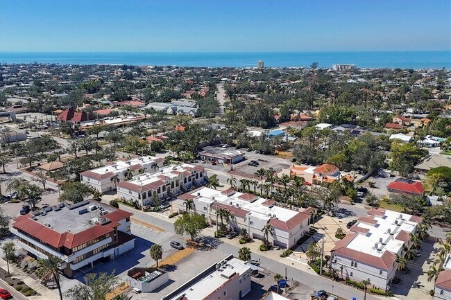 Building Photo - 455 Nokomis Ave S