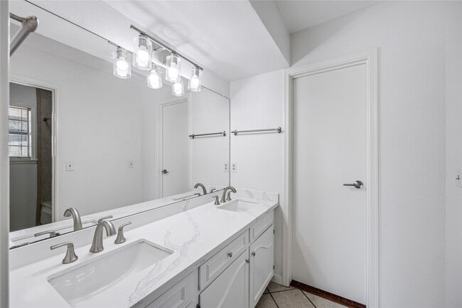 Building Photo - 11906 Pepperdine Ln