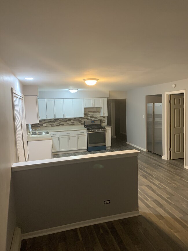 Building Photo - 1645 Downs Dr