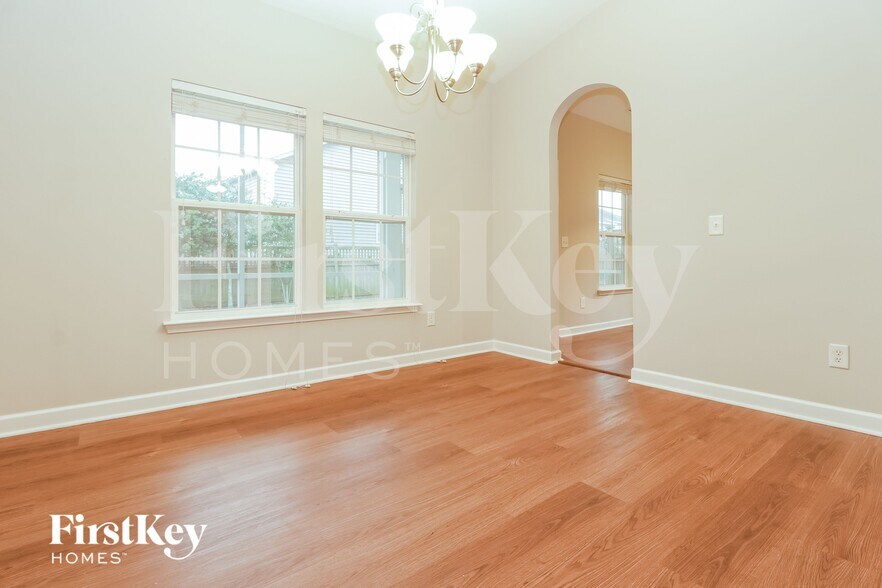 Building Photo - 505 Crossland Dr