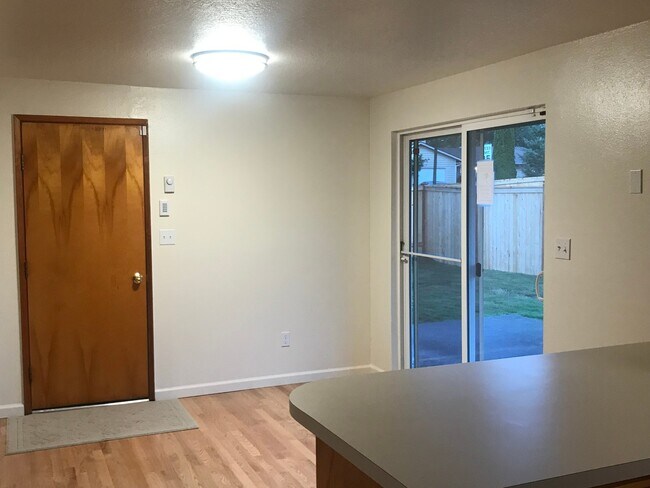 Building Photo - 3 Bed 1.75 Bath SFR Rambler Everett