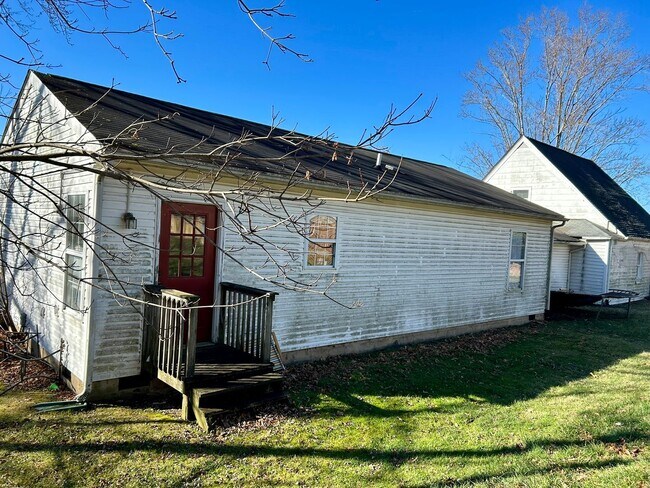 Building Photo - 710-710A Roanoke St E