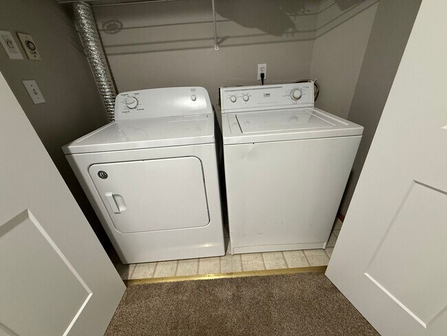 Building Photo - 4 Bedroom 2.5 Bath. Cul-de-Sac Home $3649....