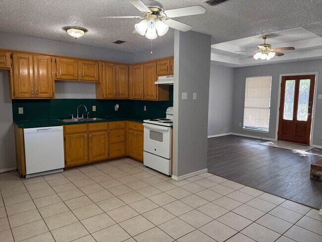 Building Photo - 117 Solon Rd