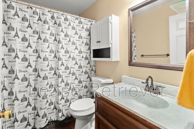 Building Photo - 1921 Ridgemont Way