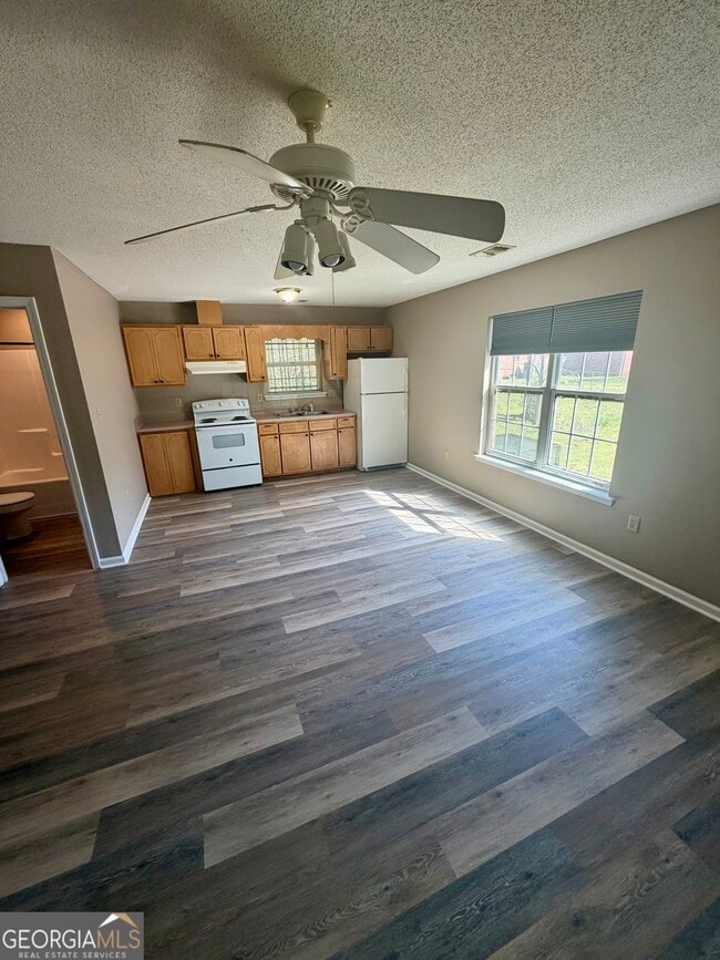 Building Photo - 806 E Church St