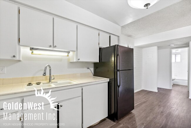 Building Photo - 1Bdm 1Ba Apartment in the Gated Deville Ap...