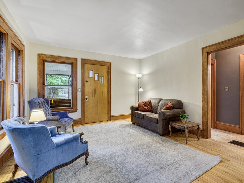 Building Photo - 4319 Harriet Ave