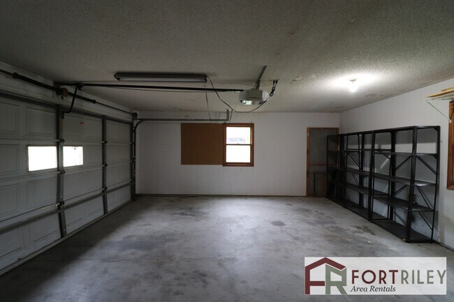 Building Photo - Family Home for rent!