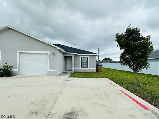 Building Photo - 1027 Andalusia Blvd