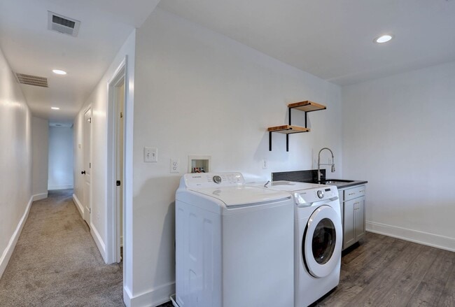 Building Photo - Renovated Single Family 2BR+2Bonus Rm/2.5BA Home in the Heart of Waverly